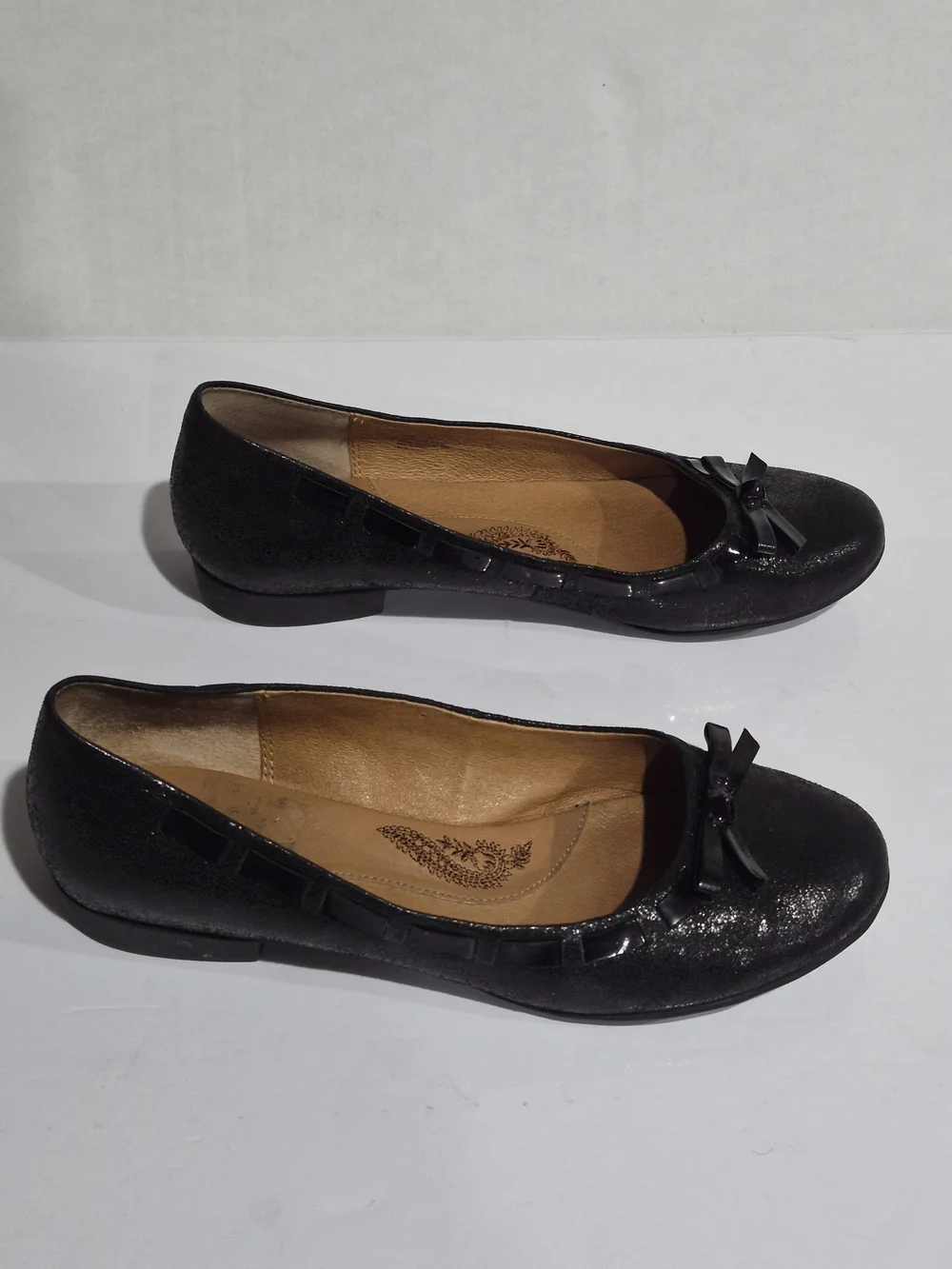 SOFFT Women's Black  Ballet Flats with Bow Design, Size 11M